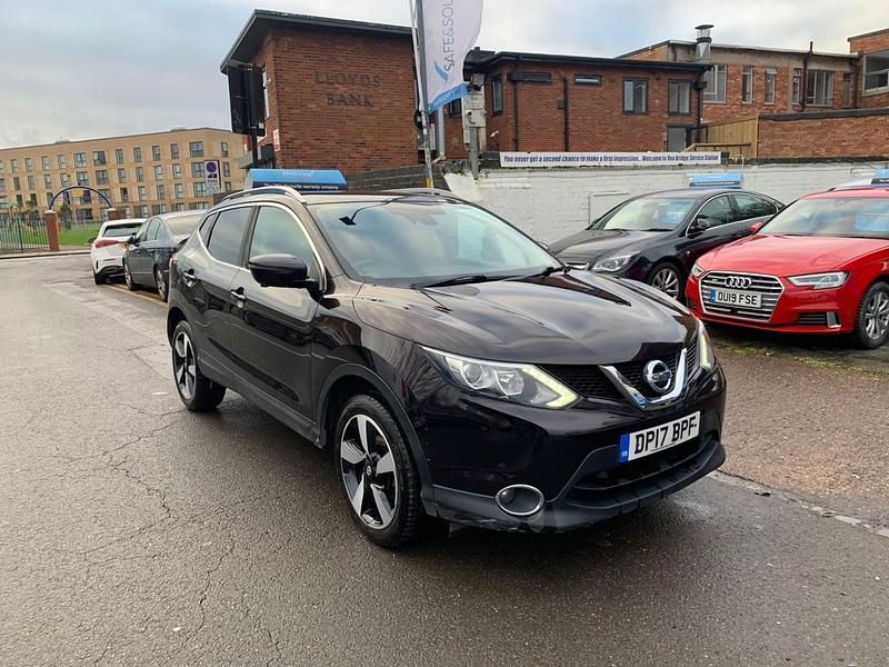 Black Used 2017 Nissan Qashqai N-Connecta SUV | £5,495 (Fair price) - Image 1/4