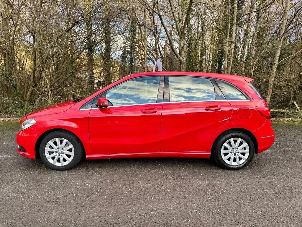 Used Mercedes B200 SE 136 HP (100 kW) 2012 Red Hatchback