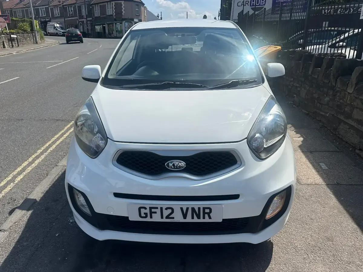 Used Kia Picanto 68 HP (50 kW) 2012 White Hatchback