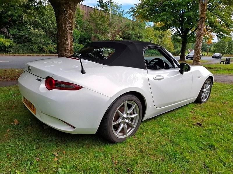 Used Mazda MX5 131 HP (96 kW) 2015 White Cabriolet