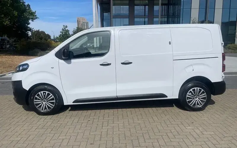 Used Vauxhall Vivaro S 101 HP (74 kW) 2023 White MPV