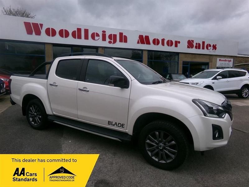 Used Isuzu Pick up 164 HP (120 kW) 2020 White Pickup