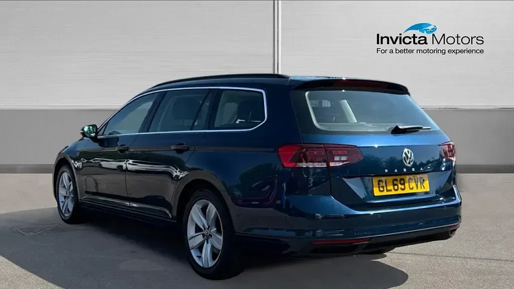 Used VW Passat SE 120 HP (88 kW) 2019 Aquamarine blue signature metallic Estate