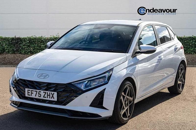 New Hyundai i20 100 HP (73 kW) 2025 White Hatchback