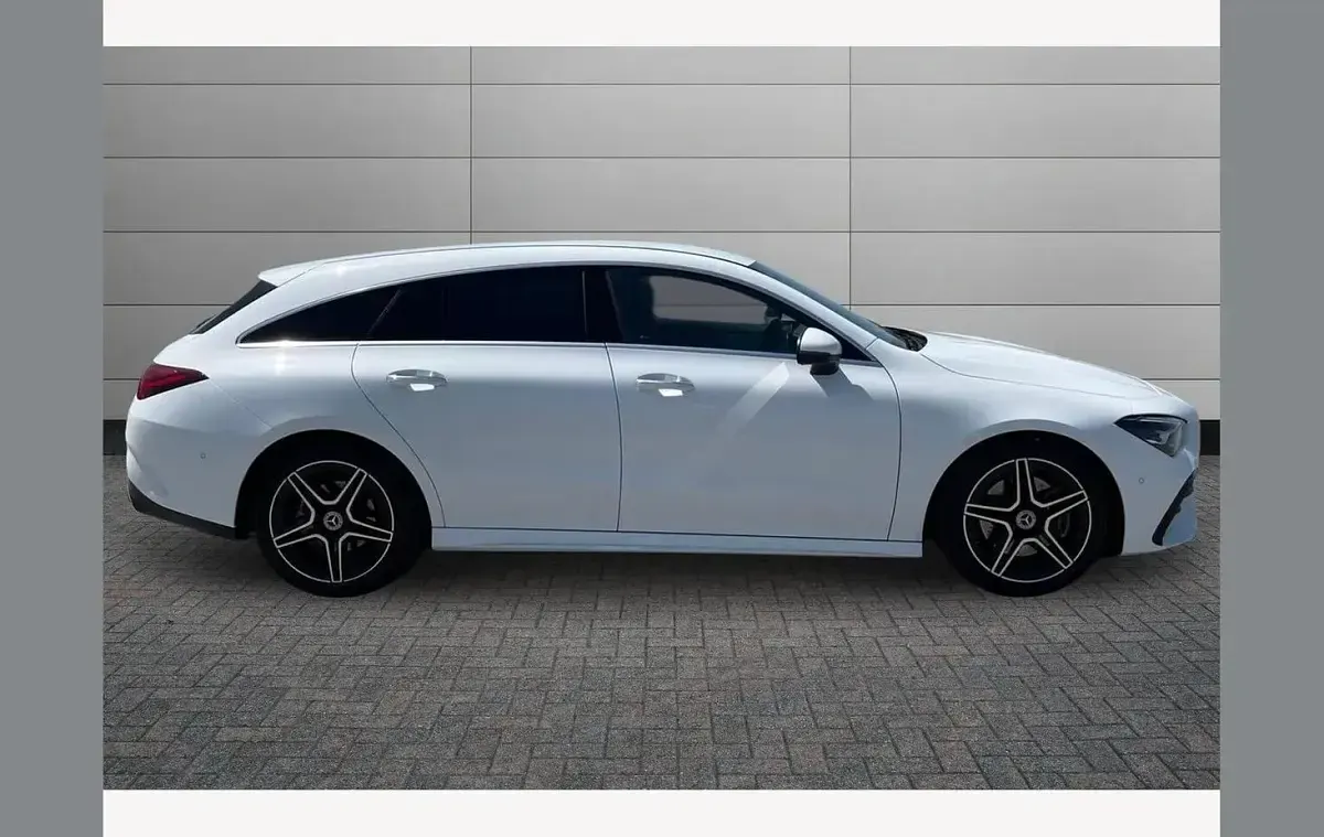 Used Mercedes CLA200 Executive 161 HP (118 kW) 2025 White Estate