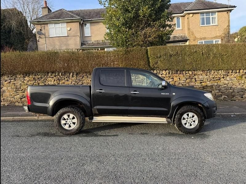Used Toyota HiLux 2010 Black Pickup
