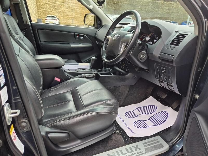 Used Toyota HiLux 171 HP (125 kW) 2014 Grey Pickup