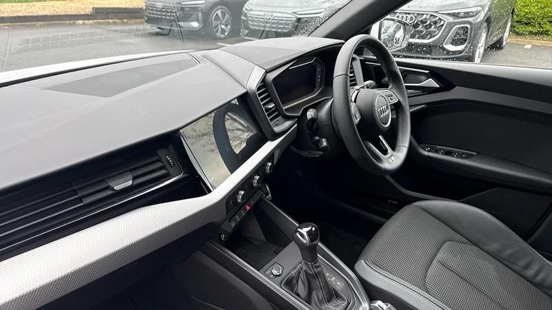 Begagnad Audi A1 S-Line 150 HK (110 kW) 2025 Vit SUV