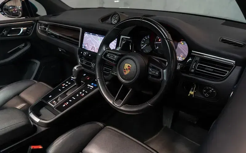Used Porsche Macan 265 HP (194 kW) 2021 Black SUV