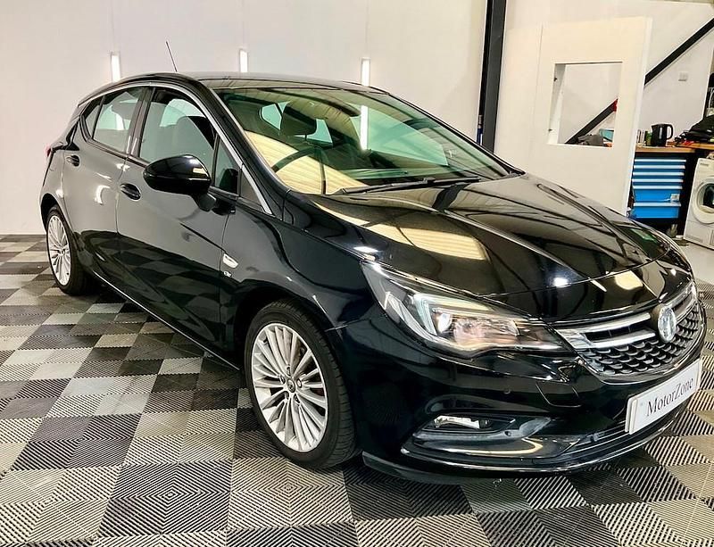 Second-hand Vauxhall Astra Elite 2016 Negru Hatchback