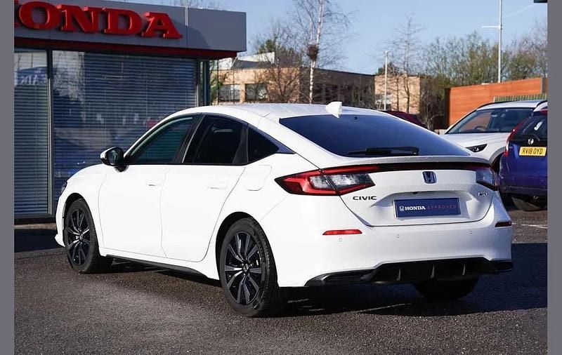 Used Honda Civic Elegance 143 HP (105 kW) 2025 White Hatchback