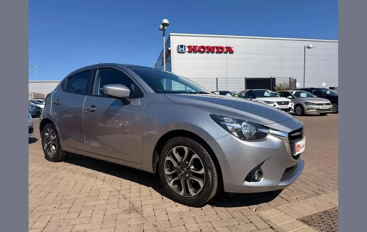 Used Mazda 2 Inclusive 88 HP (64 kW) 2016 Silver Hatchback