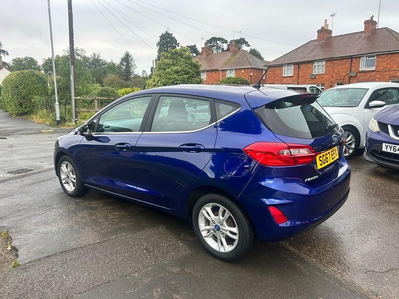Usado Ford Fiesta Zetec 100 HP (73 kW) 2017 Azul Citadino