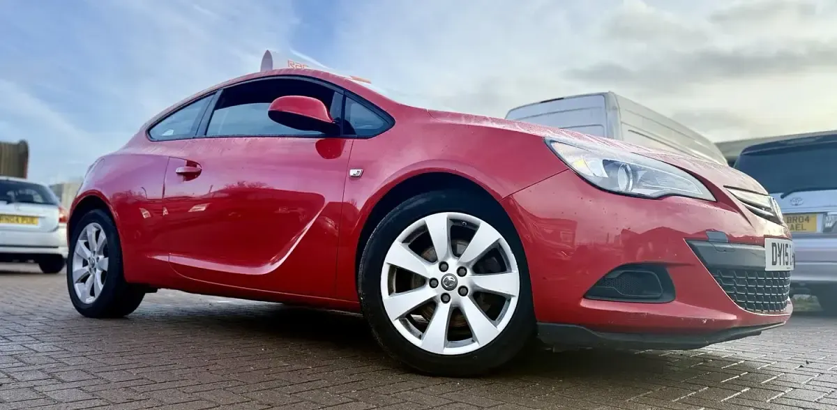 Used Vauxhall Astra GTC Sport 140 HP (102 kW) 2015 Red Coupe