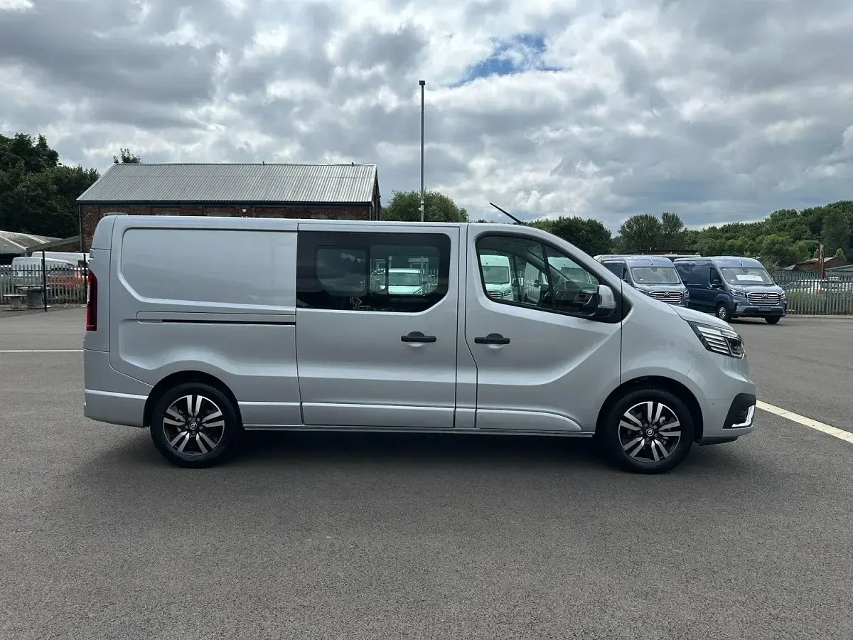 Used Renault Trafic 168 HP (123 kW) 2024 Grey MPV