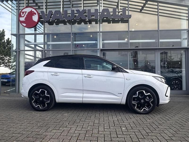 White Used 2023 Vauxhall Grandland X Ultimate SUV | £22,996 (Expensive) - Image 1/4