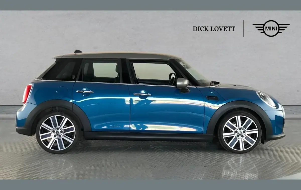 Begagnad Mini Cooper Exclusive 134 HK (98 kW) 2023 Blå Halvkombi