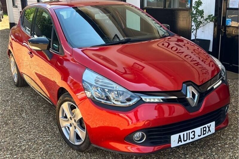 Red Used 2013 Renault Clio IV Dynamique Hatchback | £4,188 (Fair price) - Image 1/4