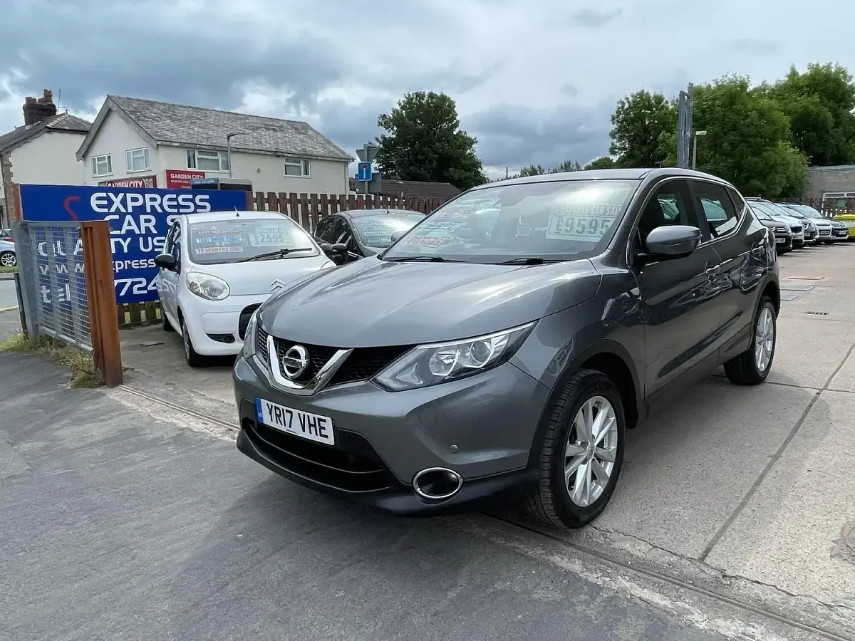 Used Nissan Qashqai Acenta 110 HP (80 kW) 2017 Grey SUV