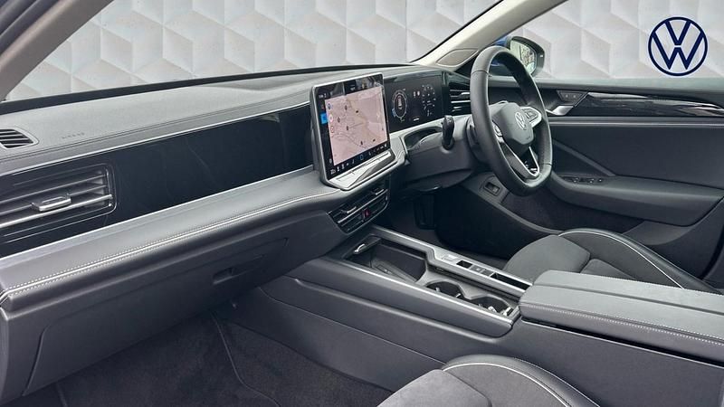 Used VW Passat Life 150 HP (110 kW) 2025 Blue Estate