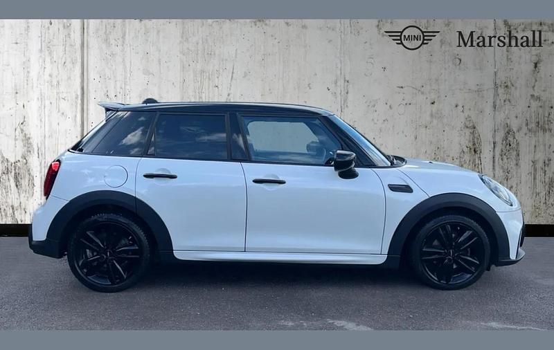 Used Mini Cooper Comfort 134 HP (98 kW) 2023 White Hatchback