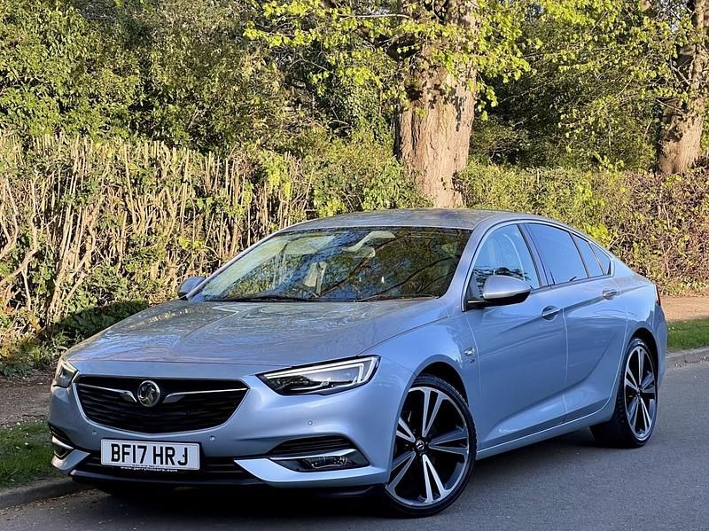 Second-hand Vauxhall Insignia Elite 2017 Argintiu Hatchback