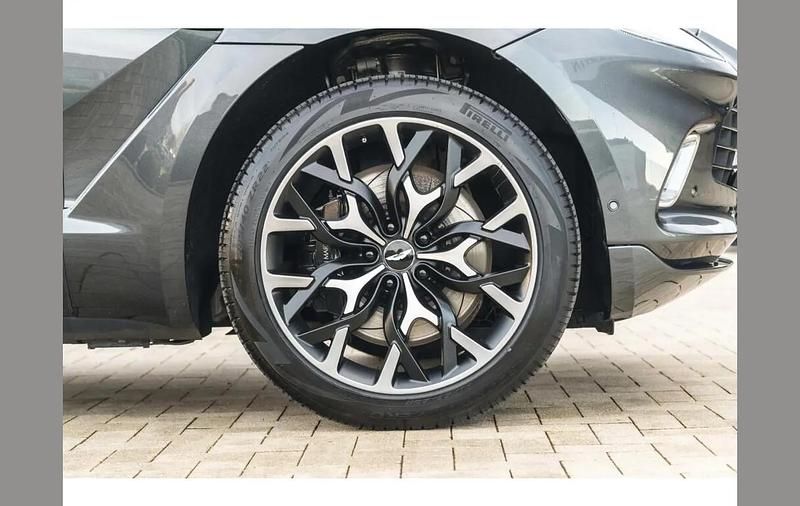 Used Aston Martin DBX 550 HP (404 kW) 2020 Grey SUV