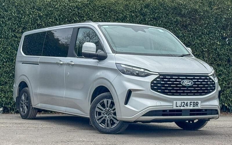 Used Ford Tourneo Titanium 136 HP (100 kW) 2025 MPV