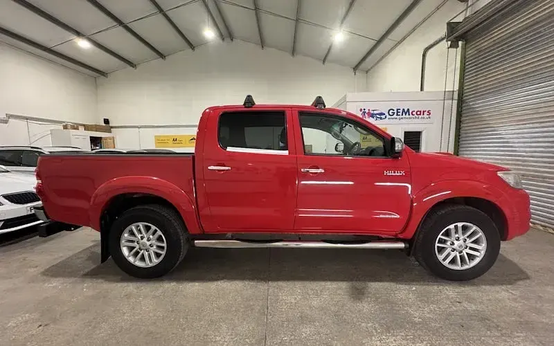 Used Toyota HiLux 171 HP (125 kW) 2015 Red Pickup
