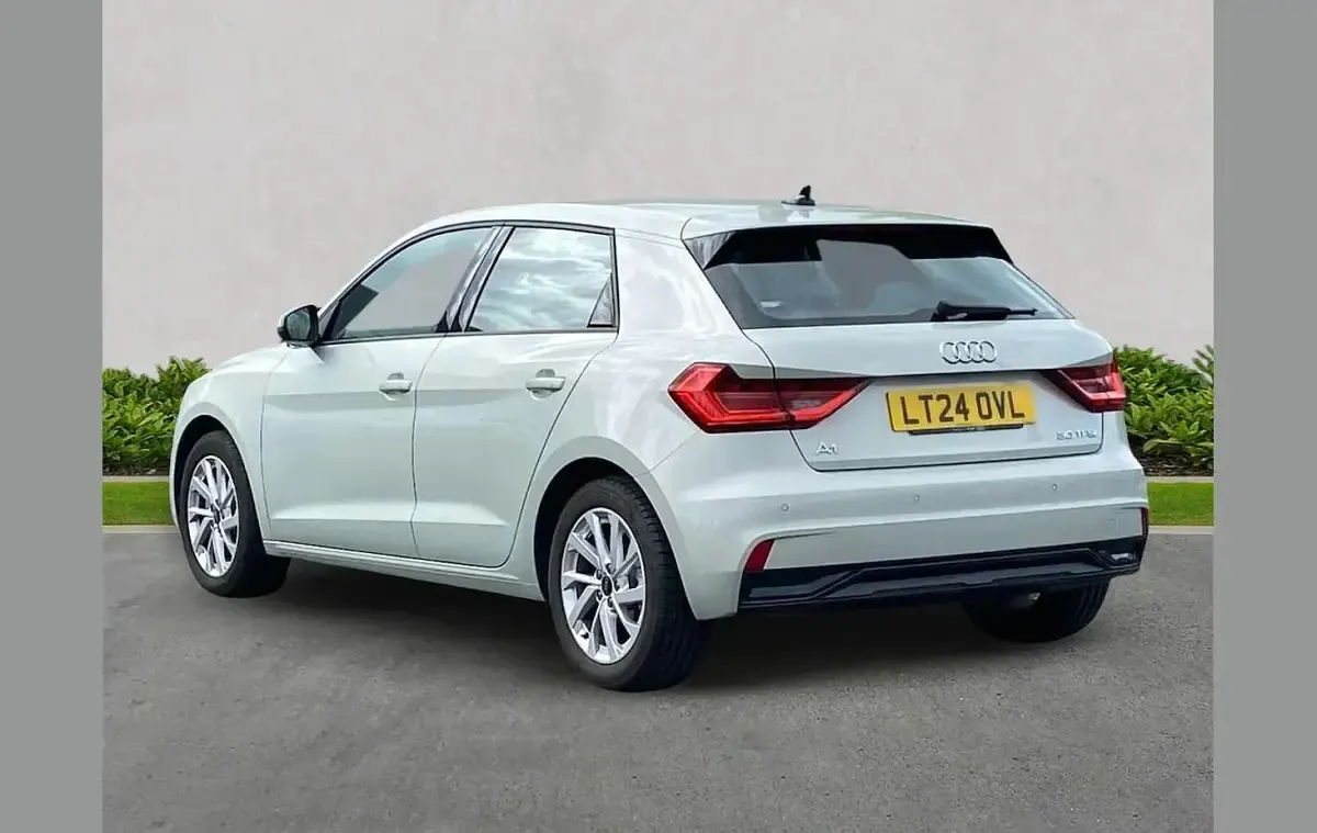 Usado Audi A1 Sport 108 HP (79 kW) 2024 Prateado SUV