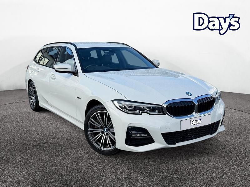 White Used 2022 BMW 330e M Sport Estate | £24,999 (Good price) - Image 1/4