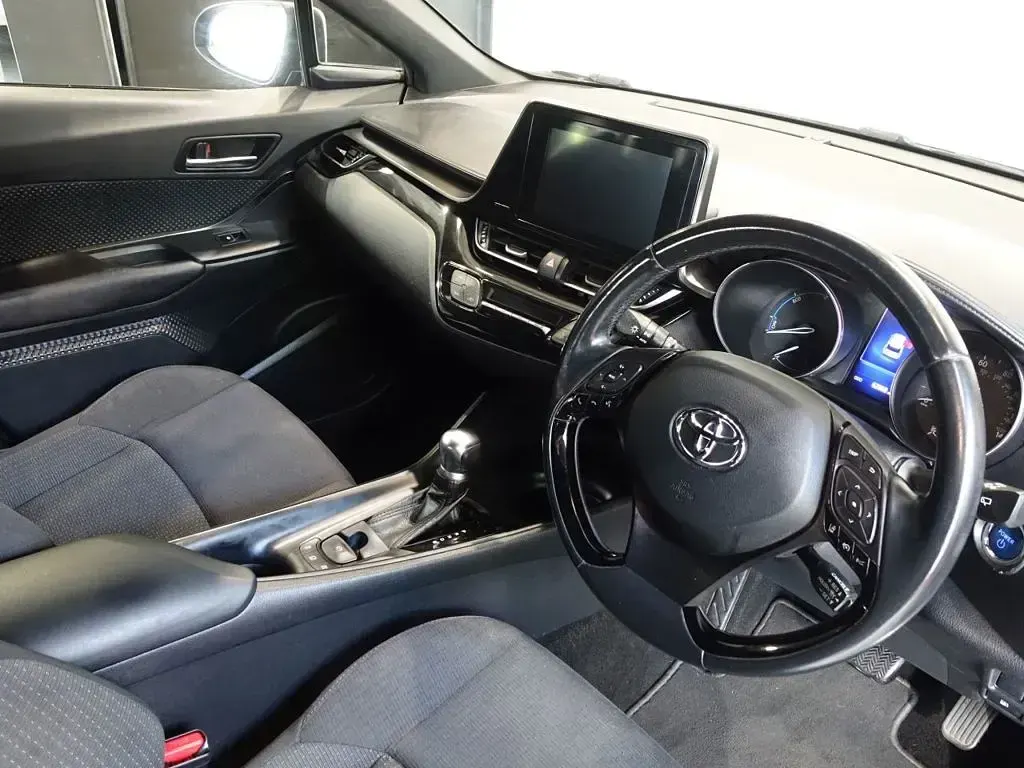 Used Toyota C-HR 122 HP (89 kW) 2017 Silver SUV