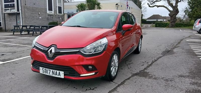 Used Renault Clio IV Dynamique 2017 Red Hatchback