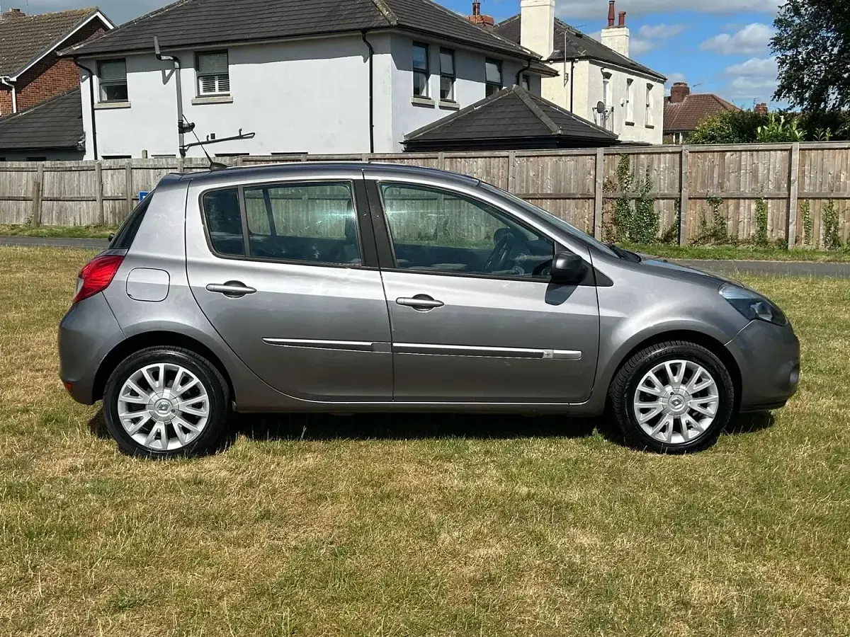 Used Renault Clio Dynamique 2010 Grey Hatchback