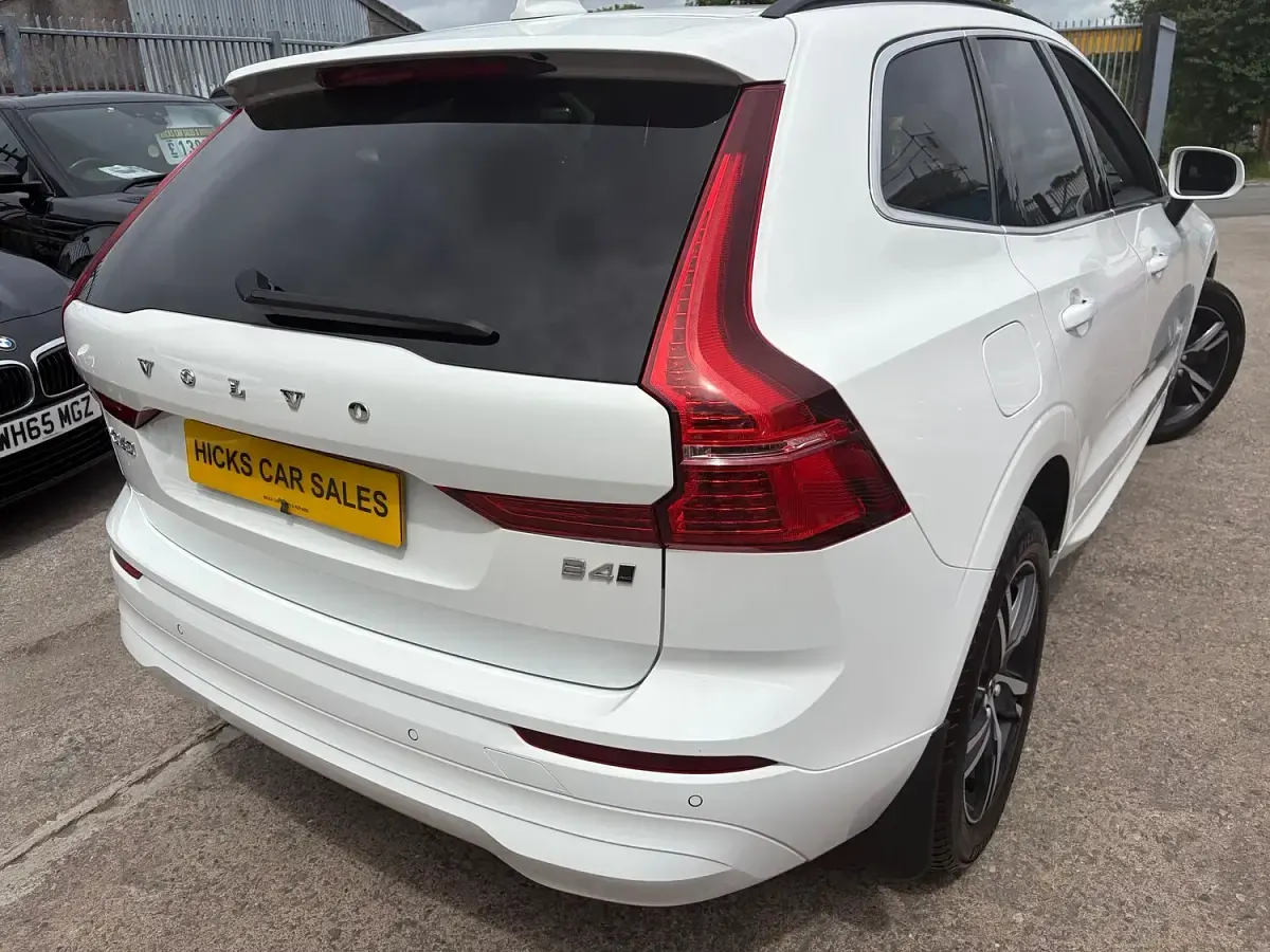Used Volvo XC60 Momentum 2022 White SUV