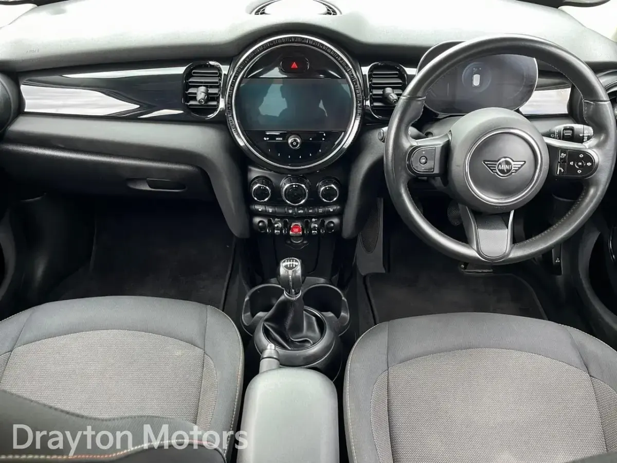 Used Mini Cooper Classic 136 HP (100 kW) 2021 Silver Hatchback