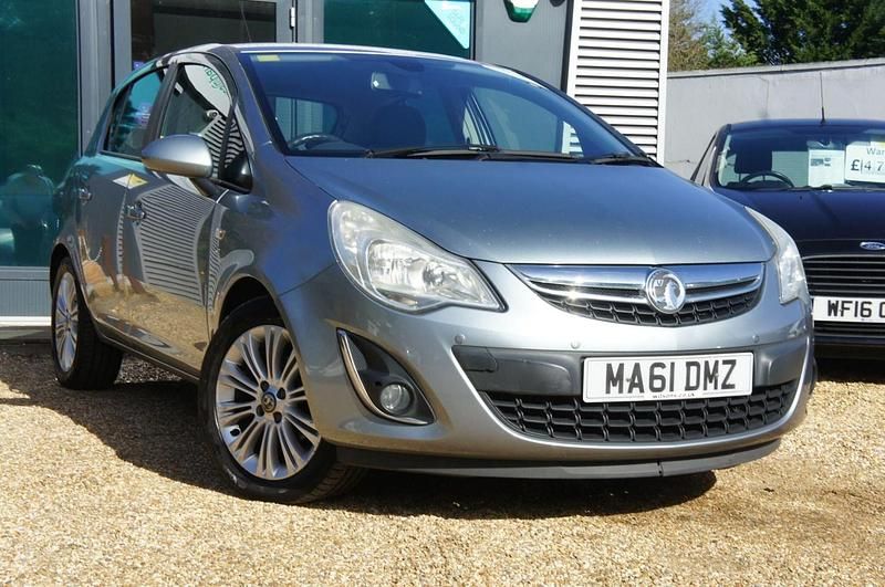 Second-hand Vauxhall Corsa 90 CP (66 kW) 2011 Argintiu Hatchback