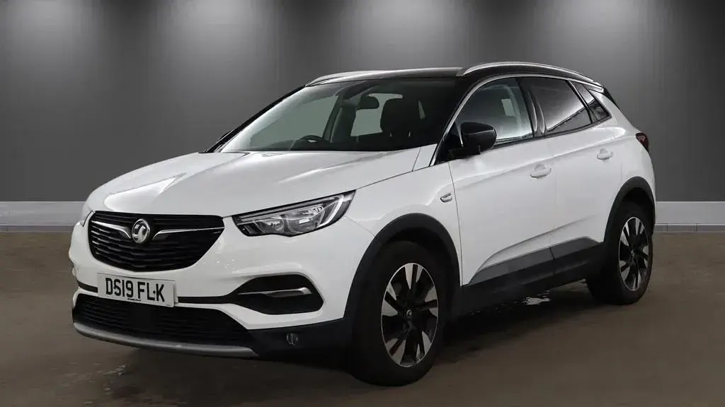 Used Vauxhall Grandland X Design Edition 2019 White SUV