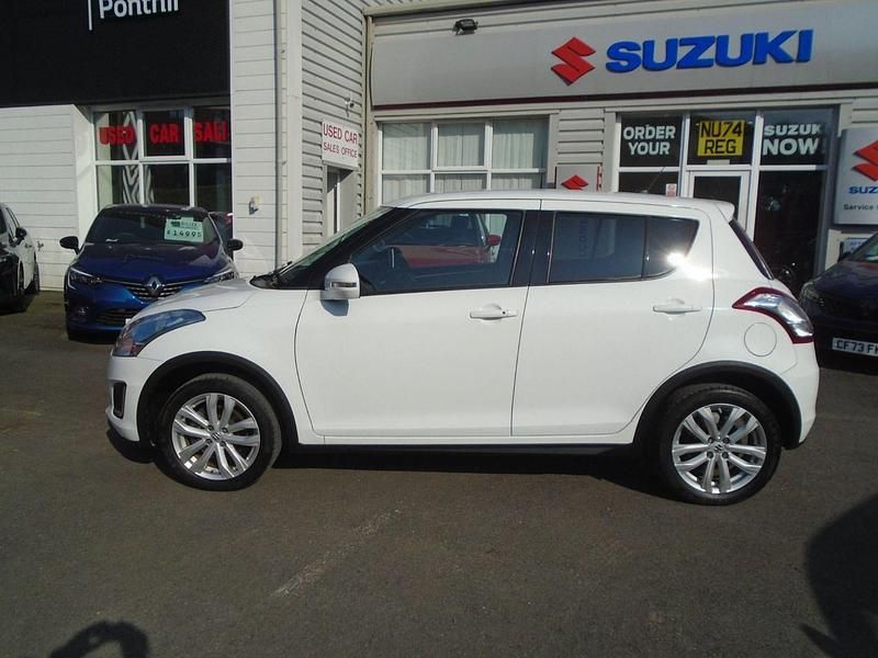 Used Suzuki Swift SZ4 2017 White Hatchback