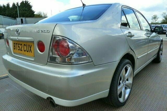 Used Lexus IS200 153 HP (112 kW) 2003 Sedan