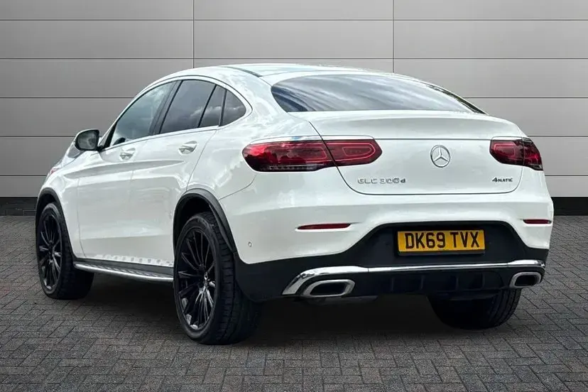 Used Mercedes GLC300 AMG line 242 HP (177 kW) 2019 White SUV