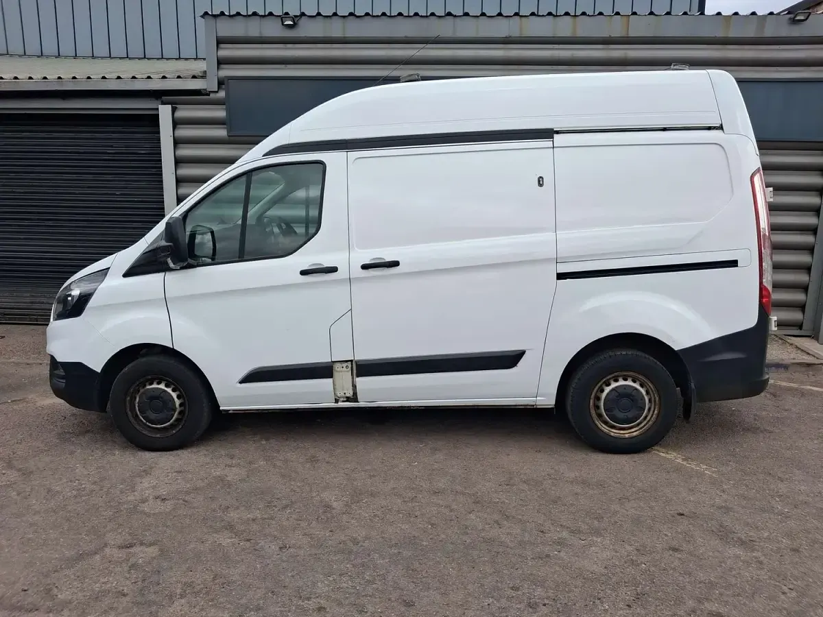 Used Ford Transit Custom 105 HP (77 kW) 2020 White Van