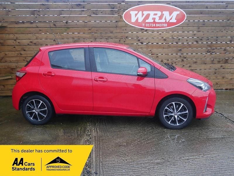 Usado Toyota Yaris 111 HP (81 kW) 2019 Vermelho Citadino