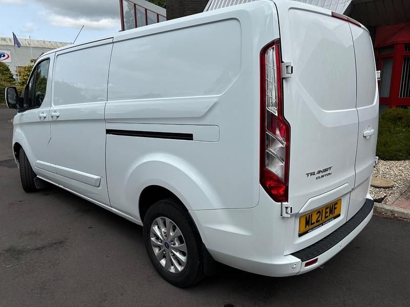 Used Ford Transit Custom Limited 130 HP (95 kW) 2021 White Van