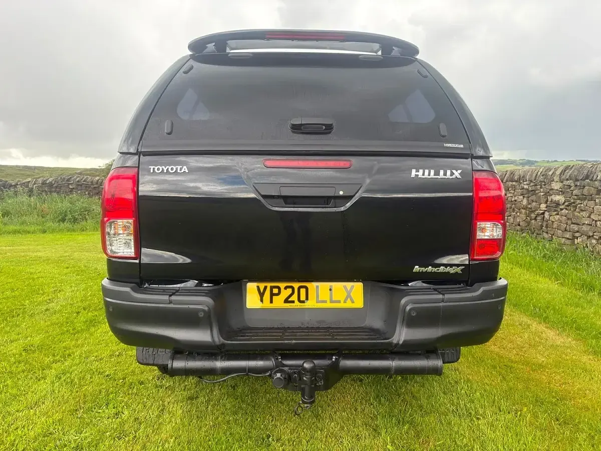 Used Toyota HiLux 150 HP (110 kW) 2020 Black Pickup