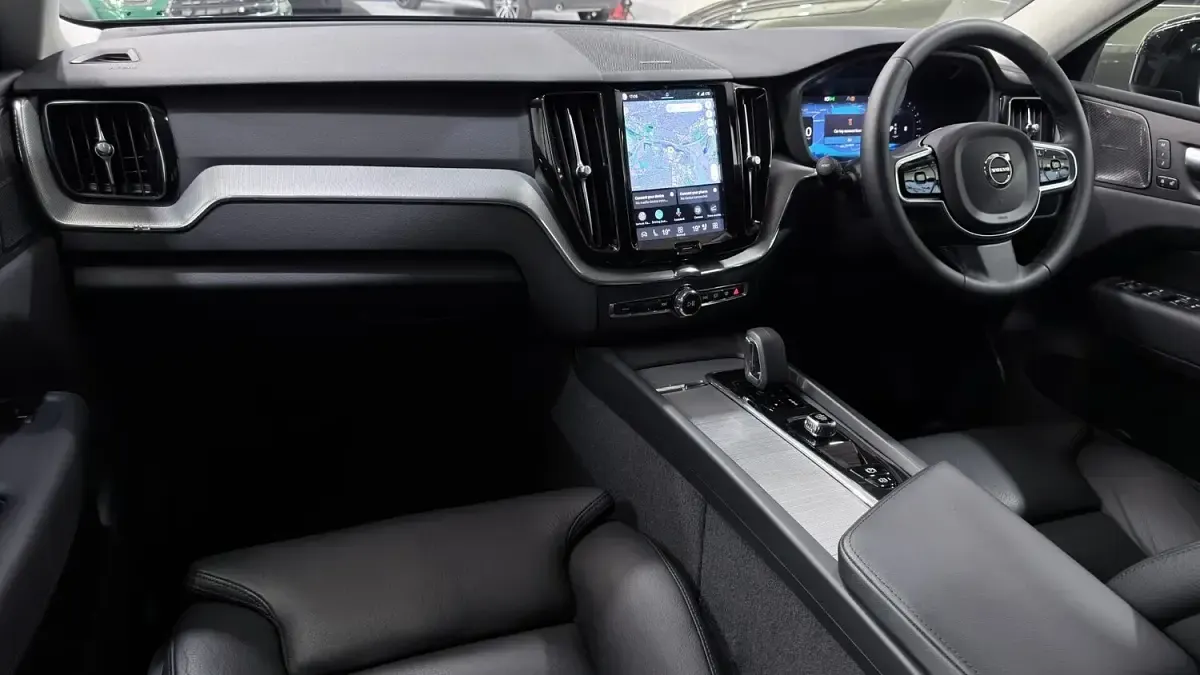 Used Volvo XC60 Plus 2023 Blue SUV