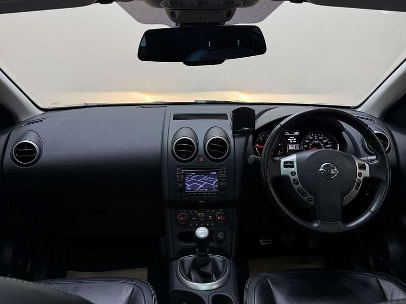 Used Nissan Qashqai Tekna 130 HP (95 kW) 2012 Silver SUV