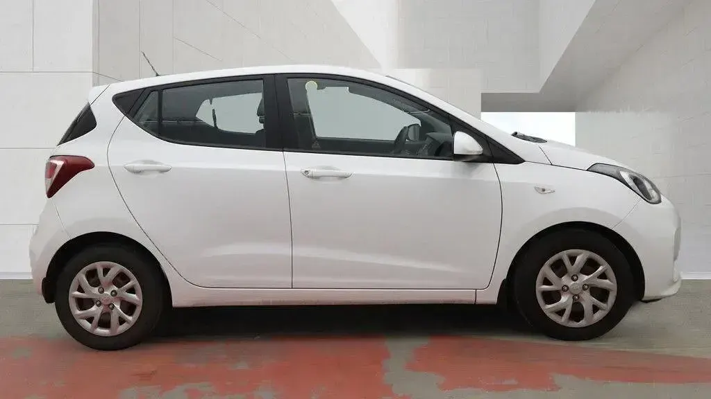 Gebraucht Hyundai i10 SE 67 PS (49 kW) 2017 Weiß Kleinwagen