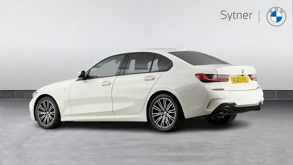 Begagnad BMW 318 M Sport 154 HK (113 kW) 2022 Vit