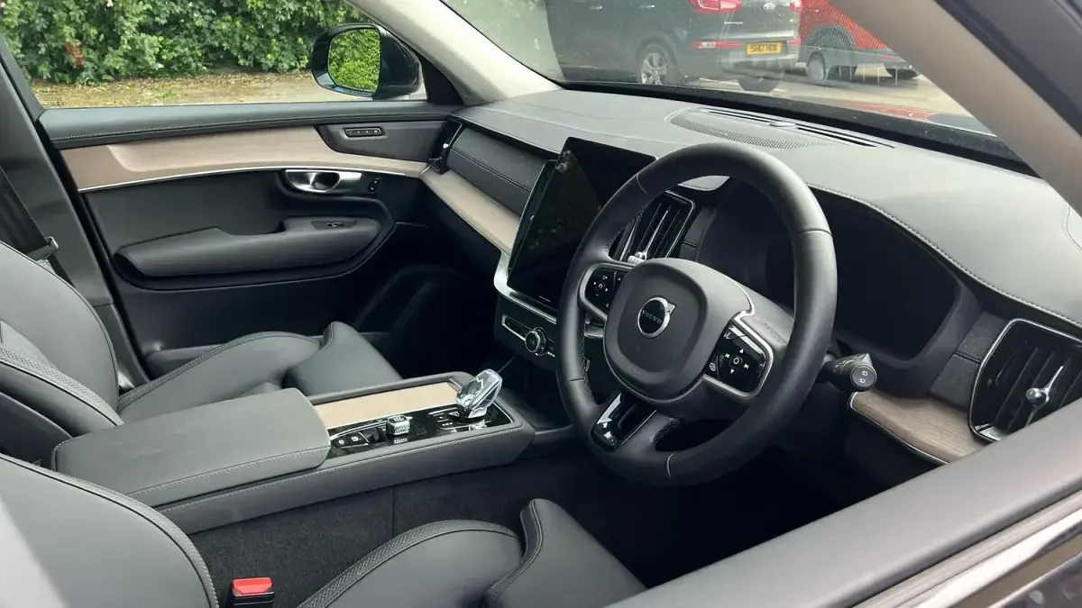 Used Volvo XC90 Plus 455 HP (334 kW) 2025 Black SUV